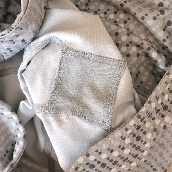 🔴 4/$15 Old Navy gray black white chevron dot print capri leggings size S EUC - Picture 8 of 8